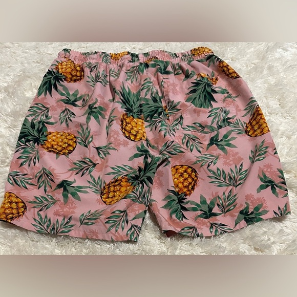 Good Vibes Tropical Pineapple Print Men's Shorts Size Large EUC - Picture 4 of 6